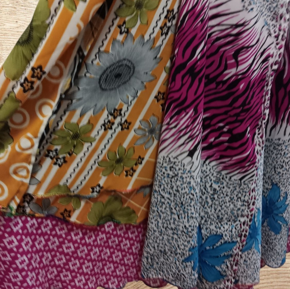 - Multicolor Patterned Reversible Wrap Skirt - Picture 4 of 4